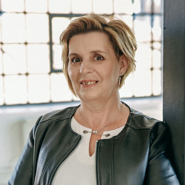 Edinas-Paper-Team-630x630px-evi